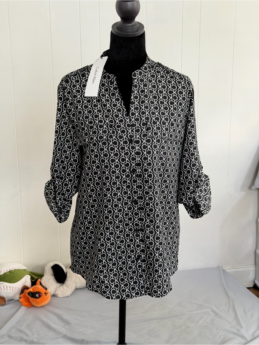 Calvin Klein Black & White Logo-Print women’s Shirt Size XS